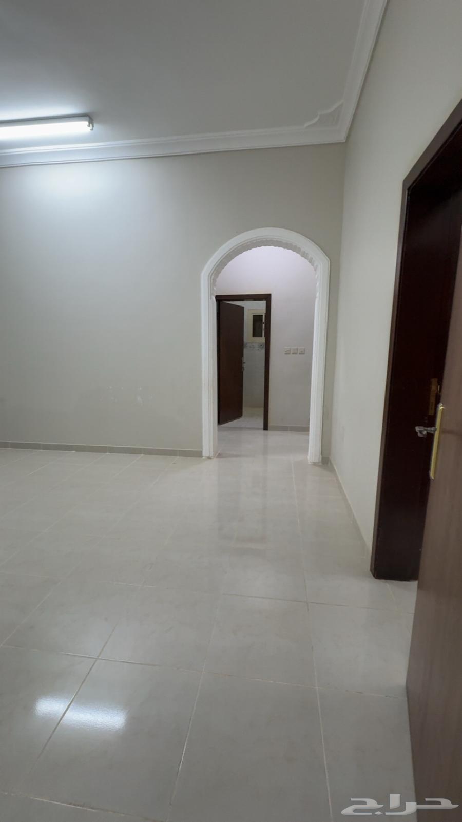 للإيجار شقة بحي المروج 3 غرف64143380414210114