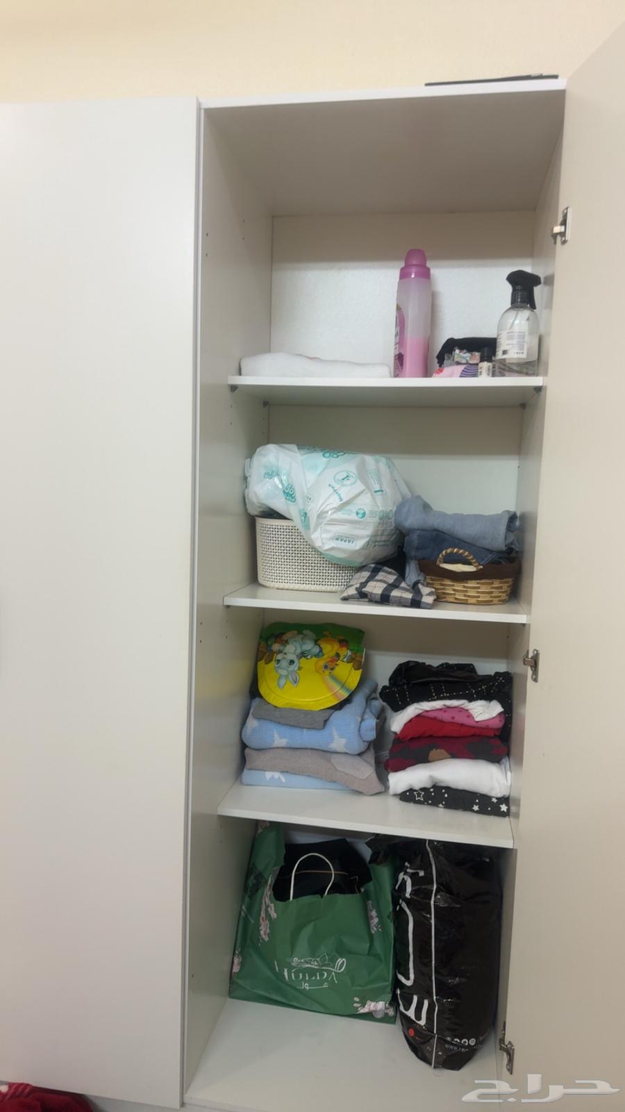 للبيع دولاب ايكيا بحالة ممتاز64493437283970112