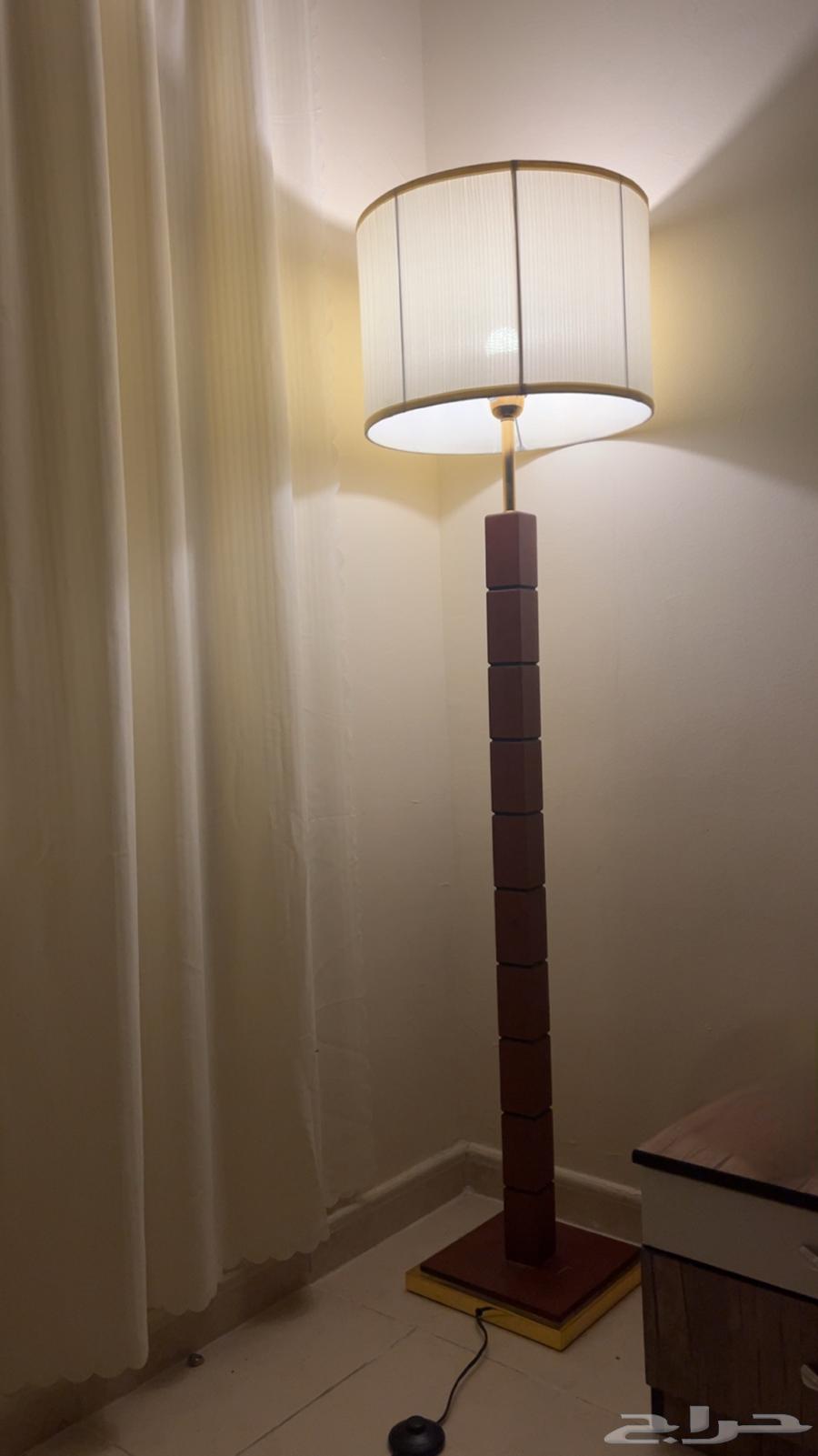 Lamp for sale, bought for 300, selling for 150, new and clean, plug disconnected64486757775874111