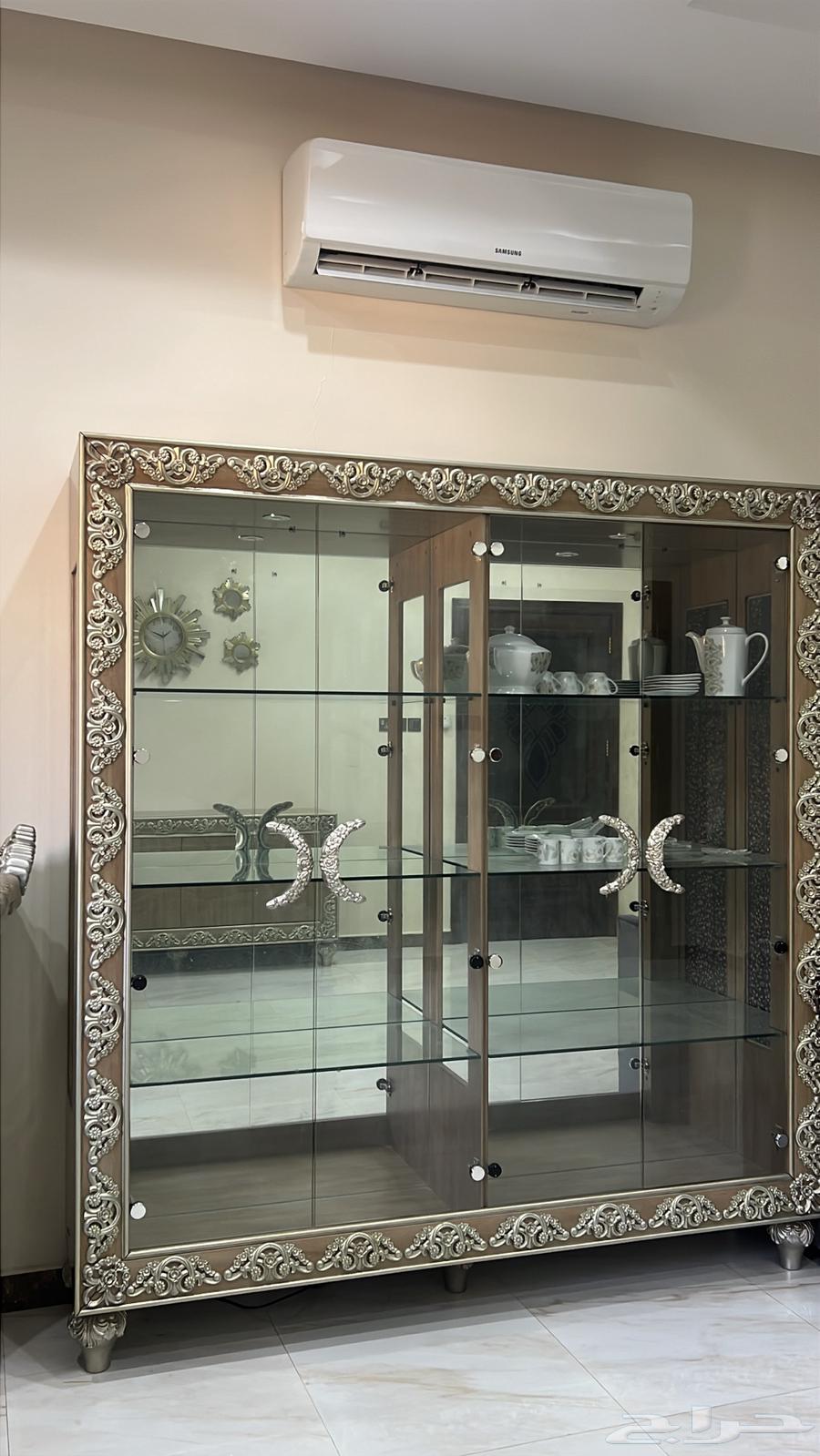 Dining table64489142497794113