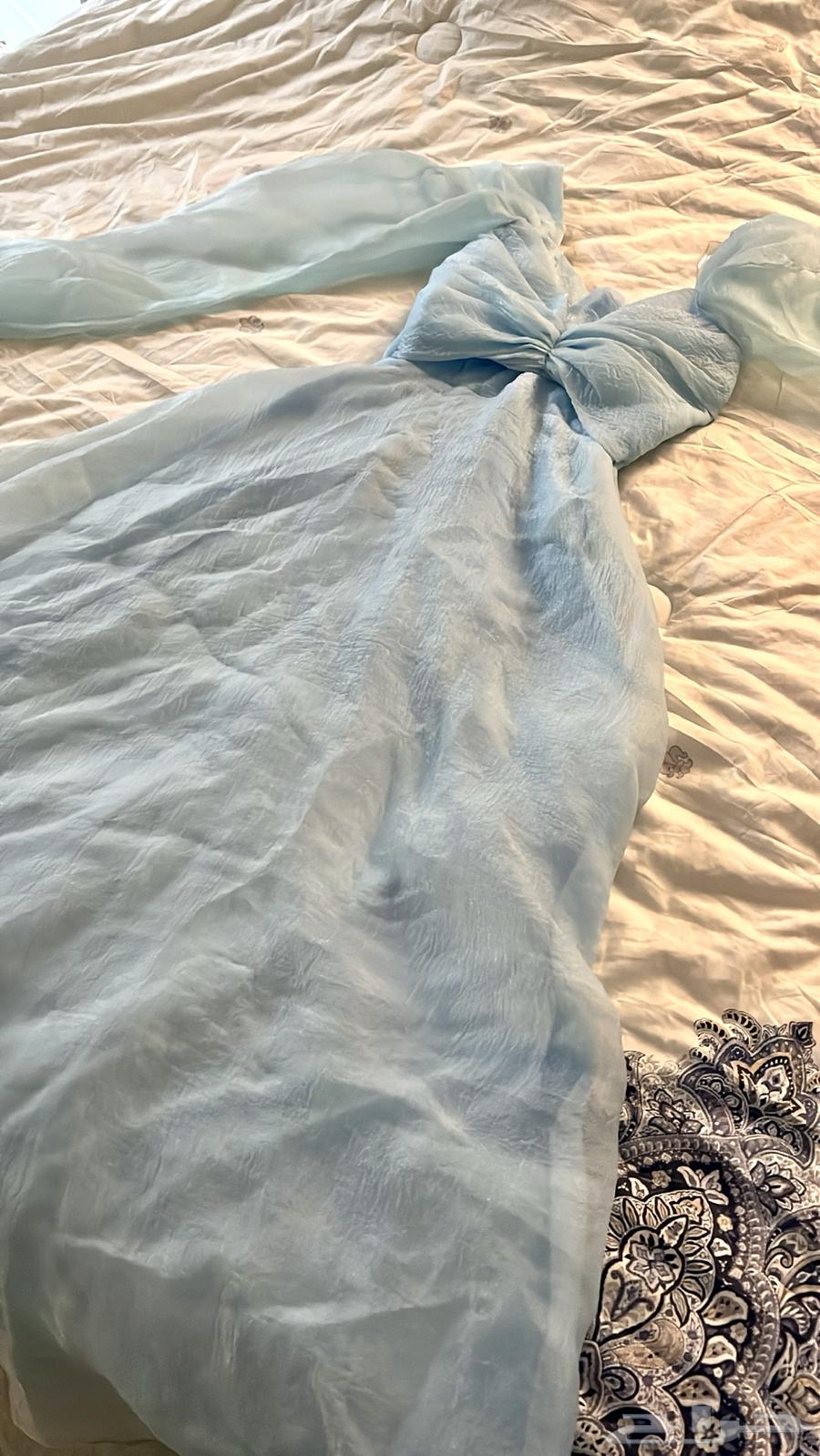 A clean dress worn only once, clean and tidy64491360742018111