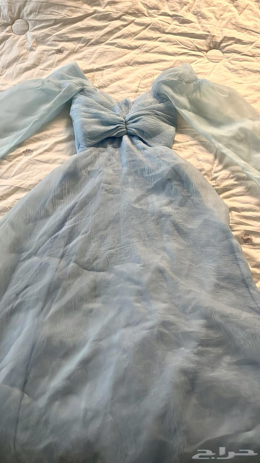 A clean dress worn only once, clean and tidy64491360742018113