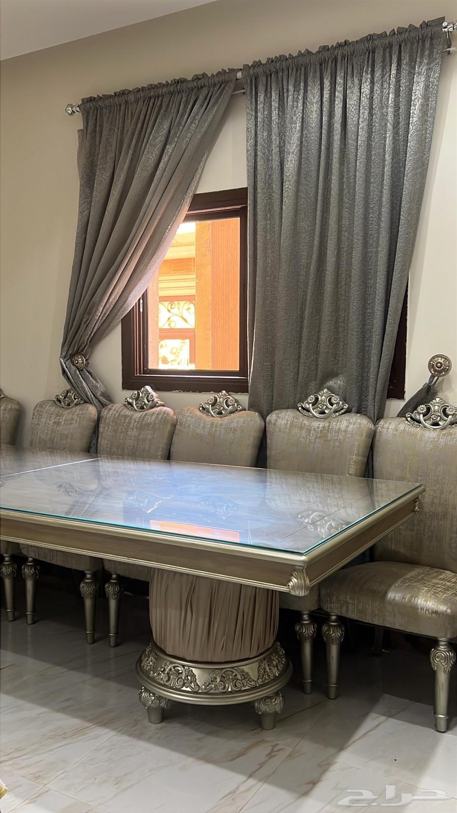 Dining table64489142497794110