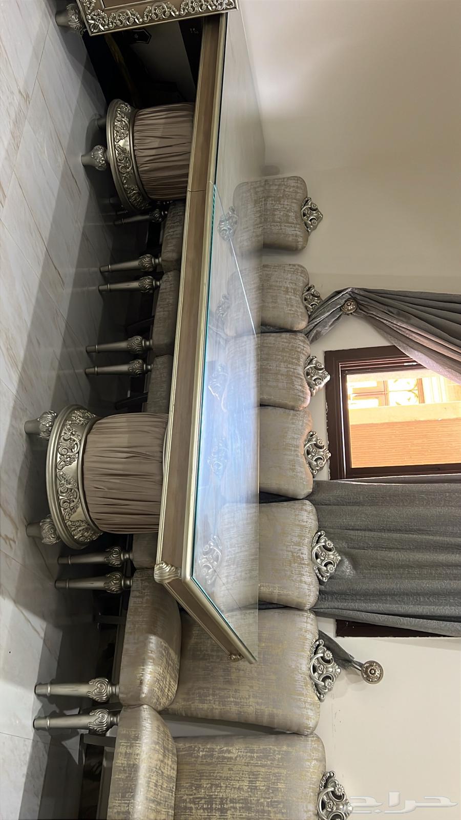 Dining table64489142497794111