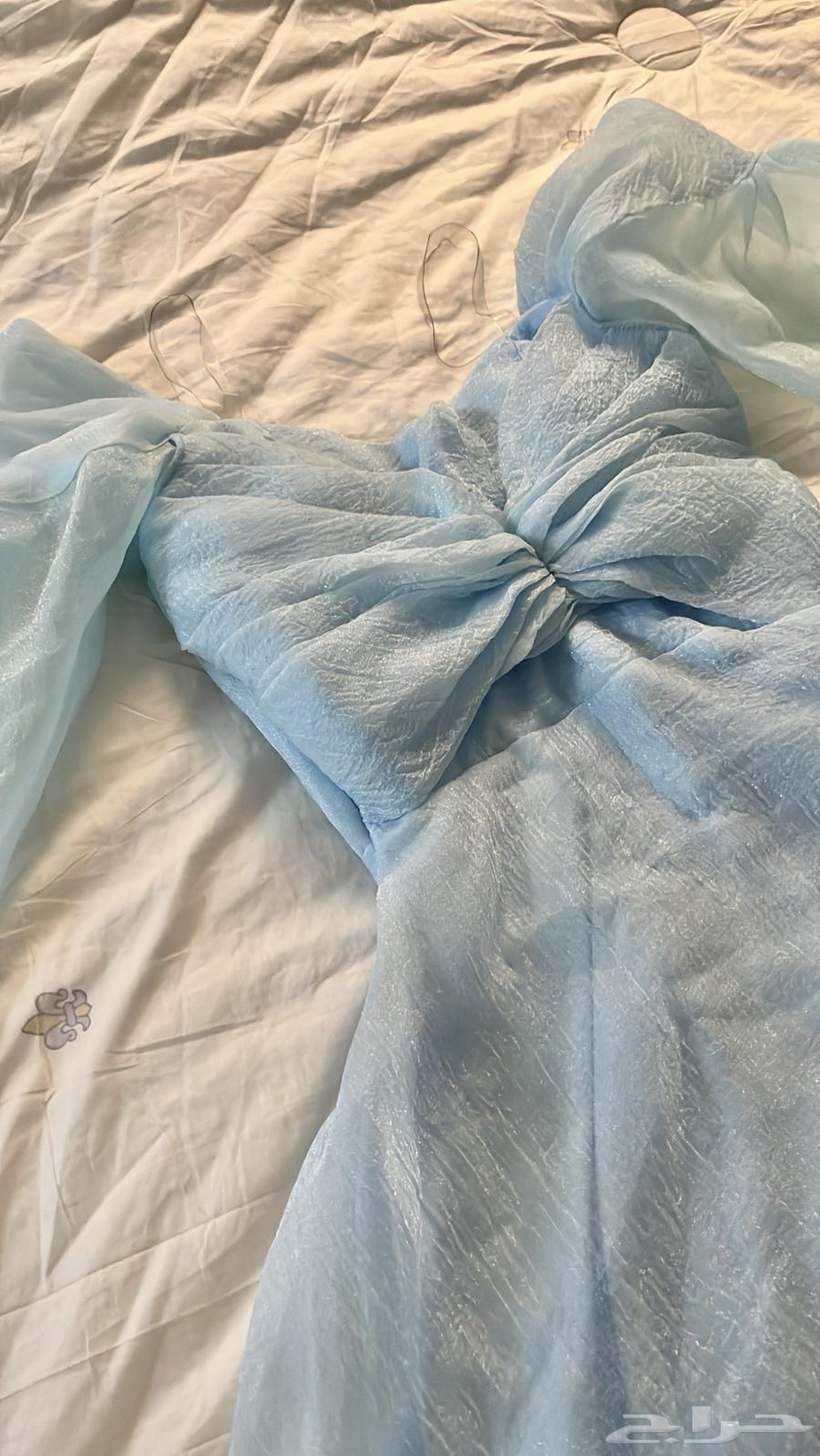 A clean dress worn only once, clean and tidy64491360742018110