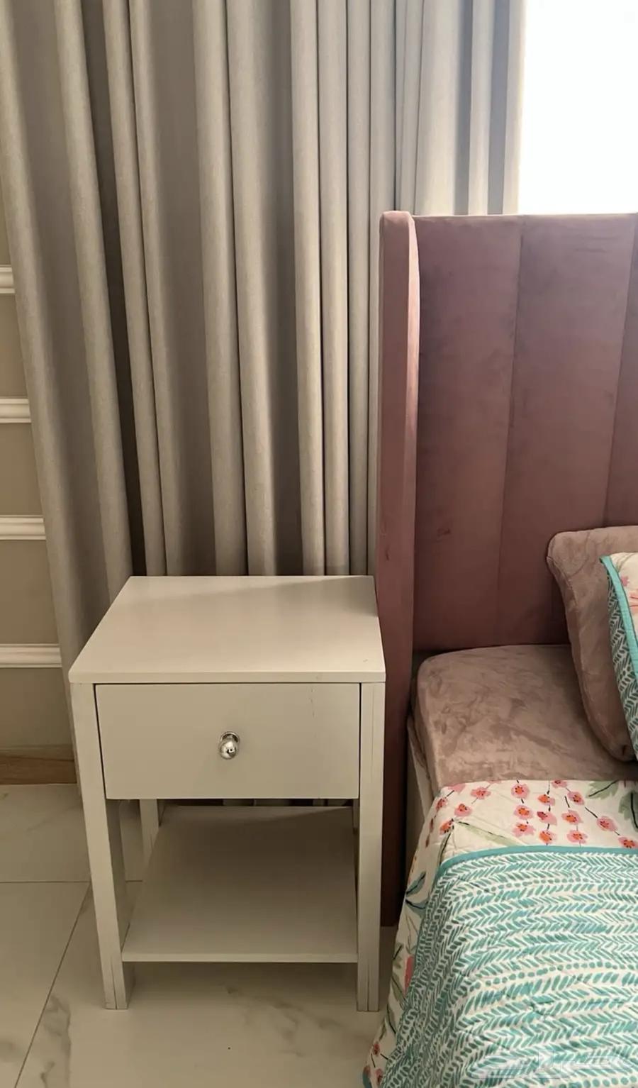 للبيع سرير نفر ونص مع الطراحة و 2كمودينه64492527904513111