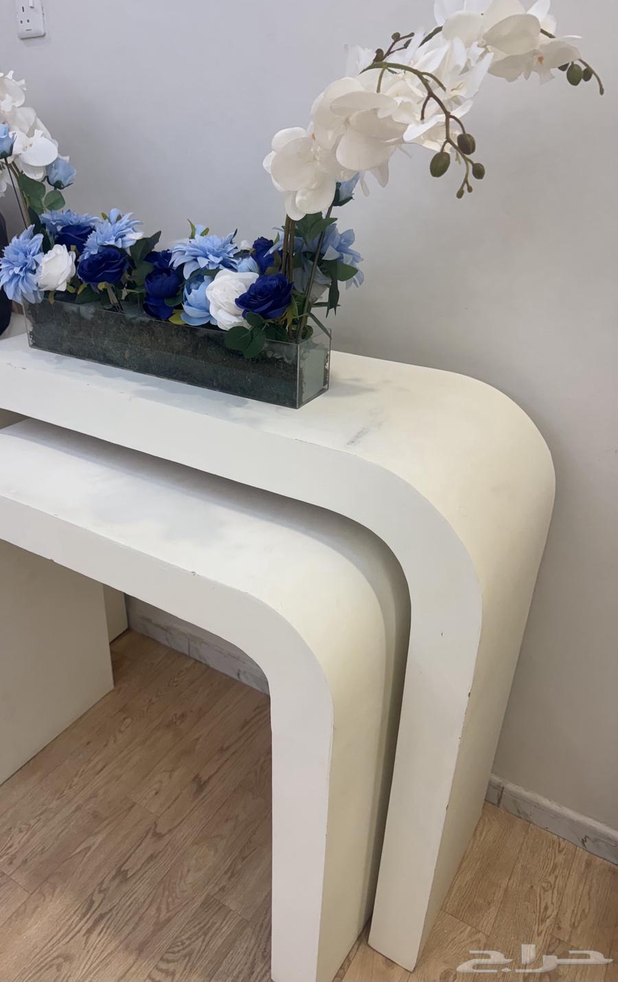 Stand with the rose64486993590402110