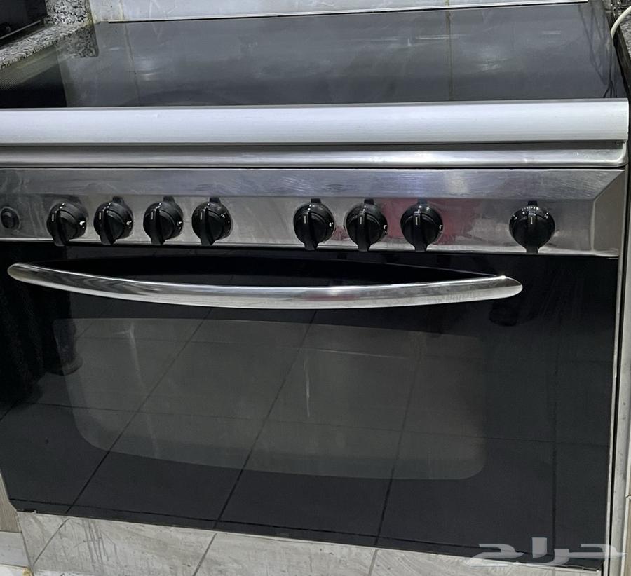 Gas oven.64486675205633110