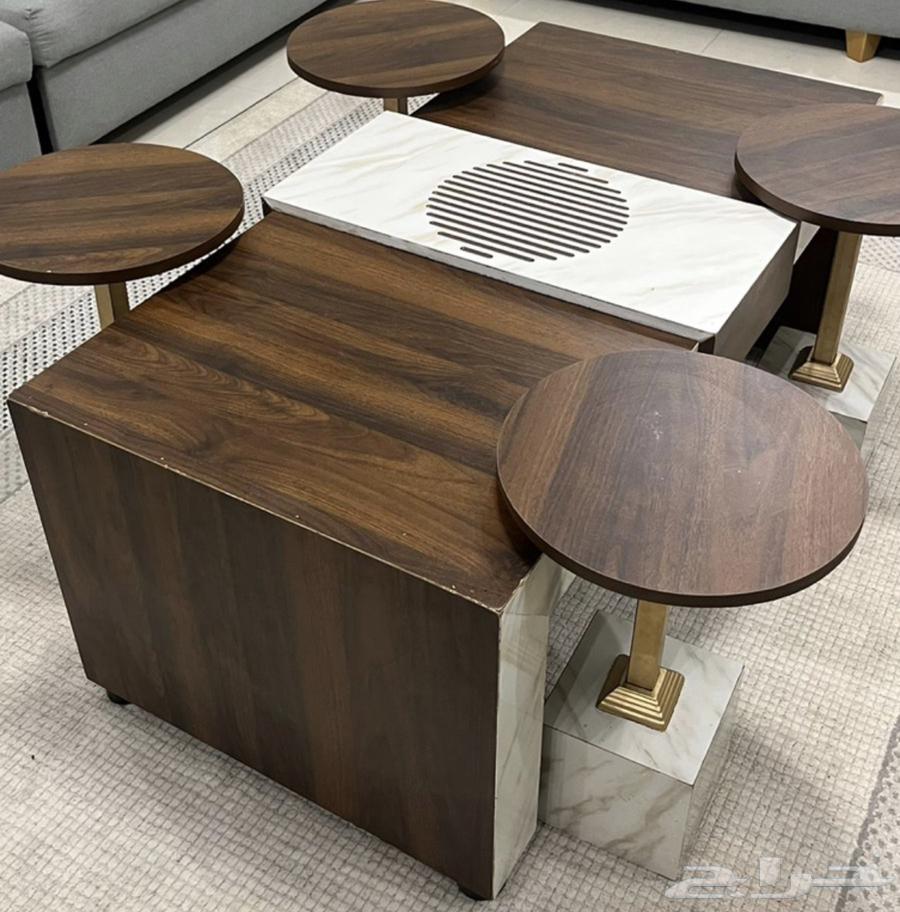 Table with four services64489779591554111