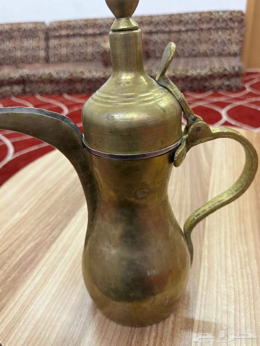 قديمه عمرها 60 سنه64489779600001110