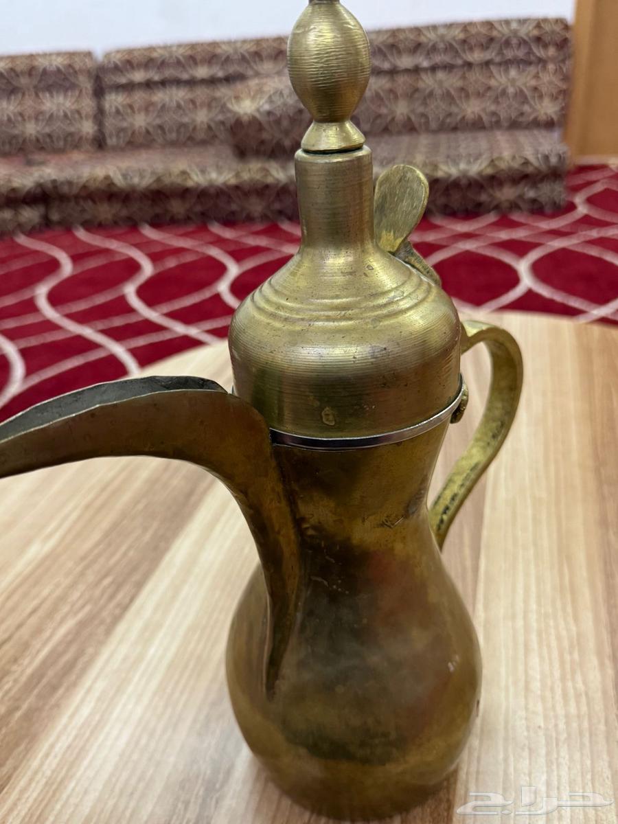 قديمه عمرها 60 سنه64489779600001111