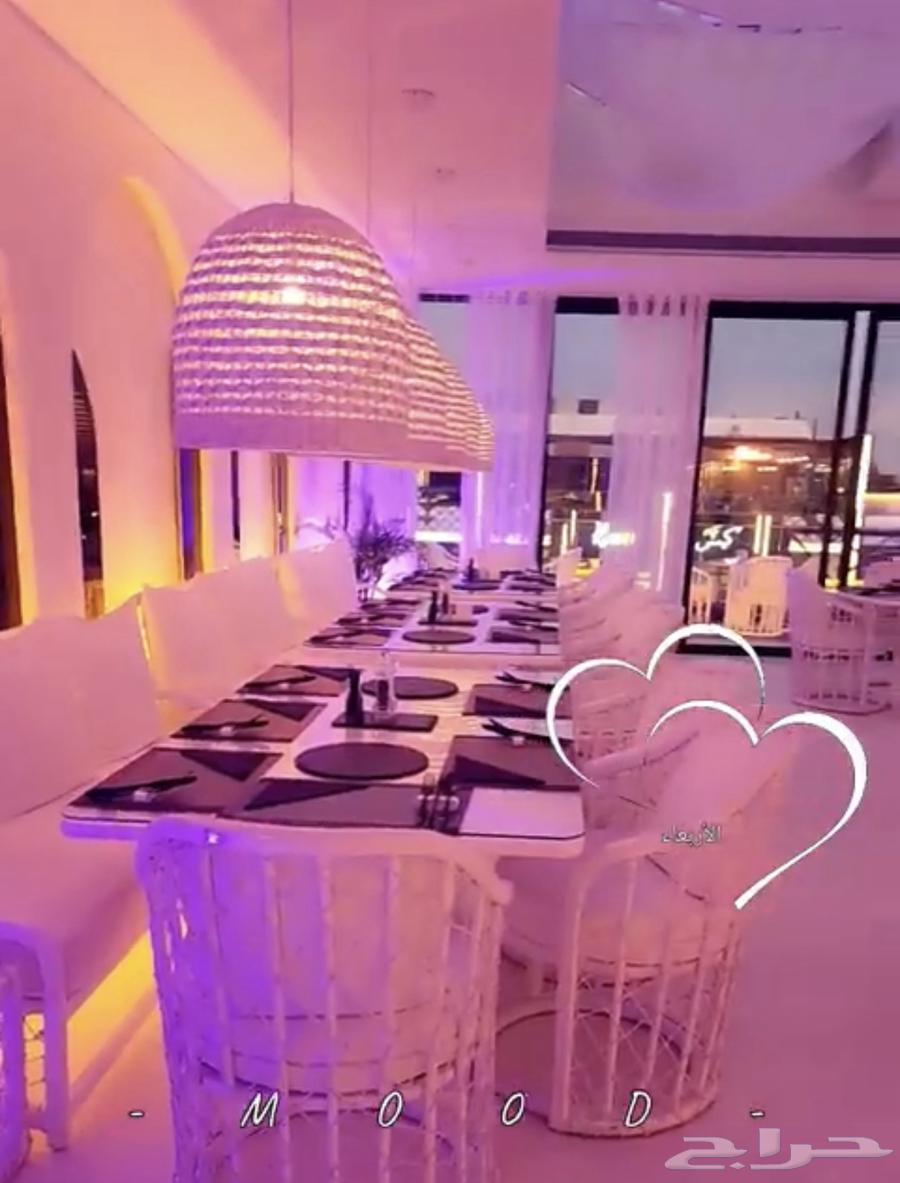 مطعم لاونج للتقبيل64143376873346112