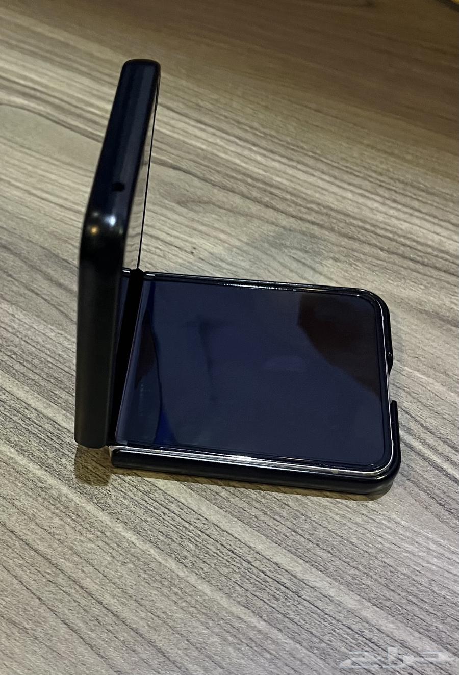 للبيع جوال سامسونج 5 Z Filpذاكرة256 رام 864490358262147110