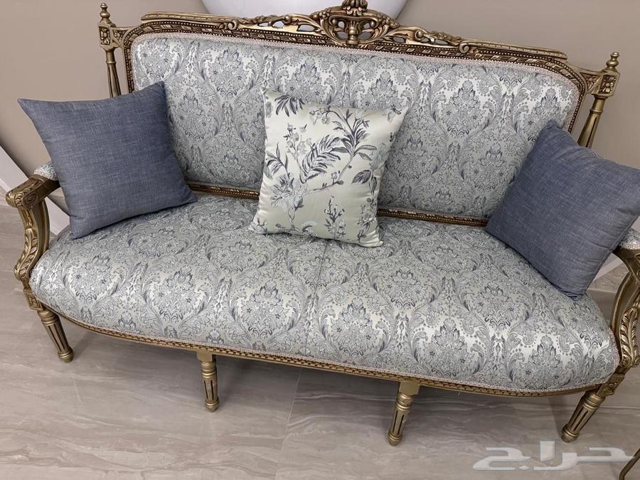 Clean and new sofa, I swear it hasn't been four months yet64491877785602112