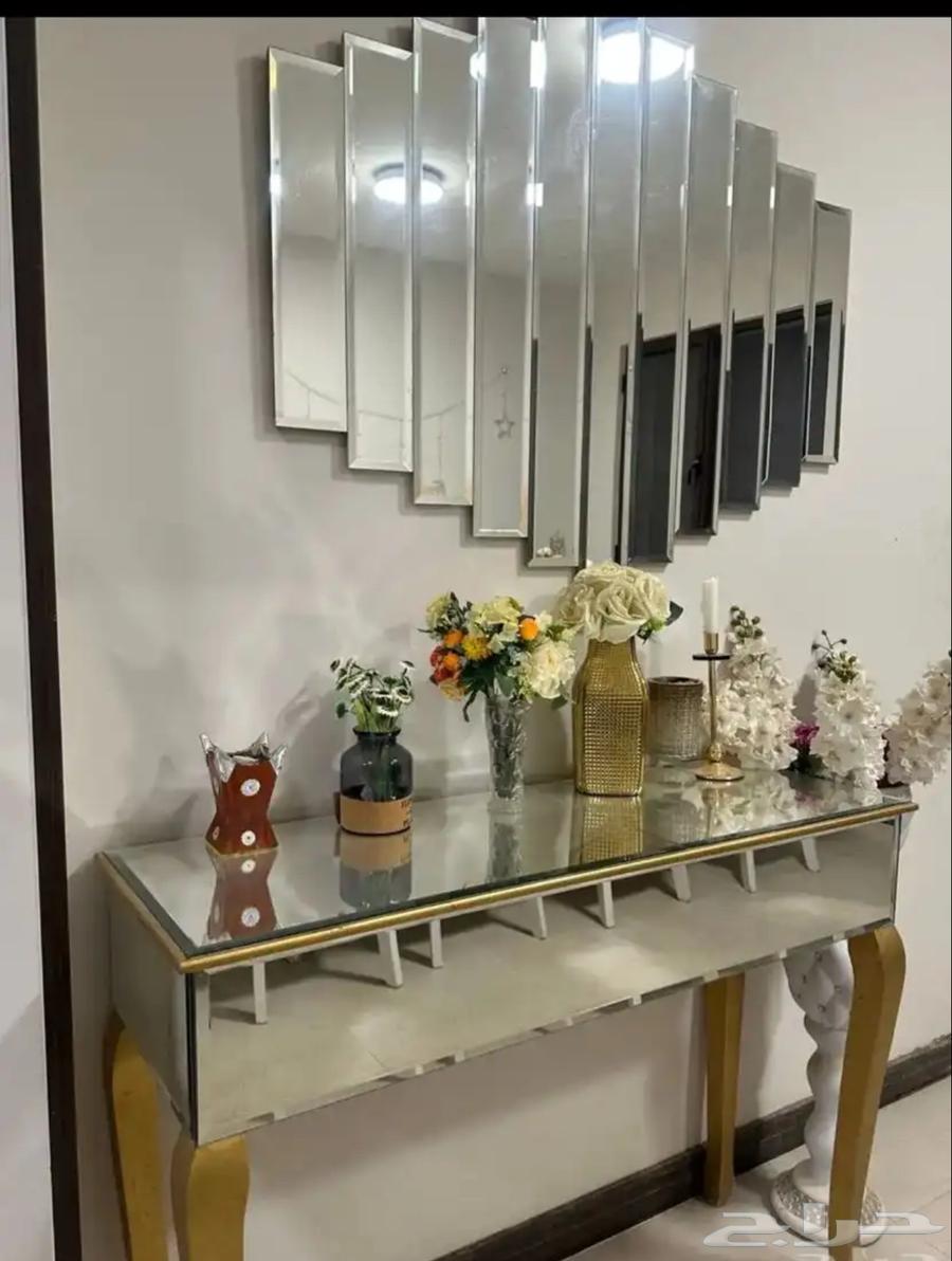 Luxurious entrance with table and mirrors, urgent64491809580289110