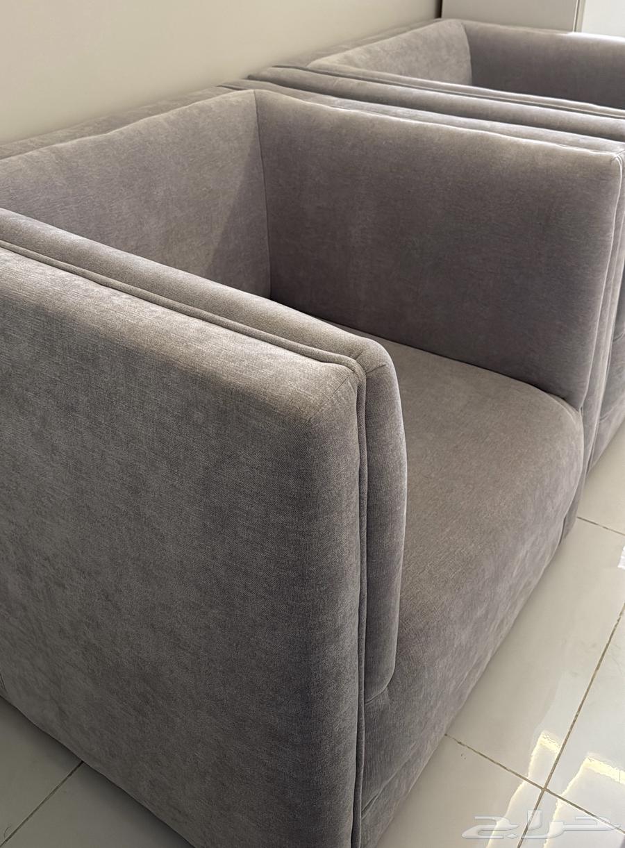 Two single sofas64489848035074110