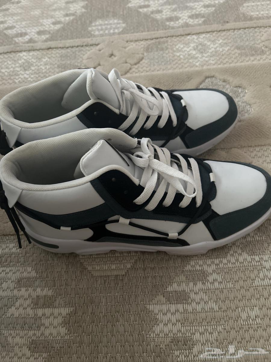 Semi-new men's size 45 clean boot with very little use64490843404929110