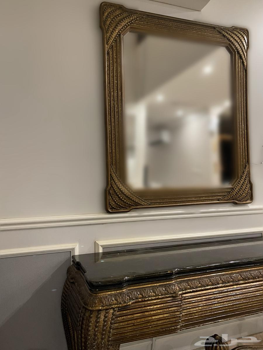 Table with mirror64486813013123110