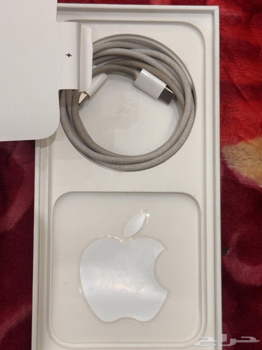 ايفون 15 بروماكس 256 جيجا نظيف معا جميع ملحقاته والبطاريه9064494030813314112