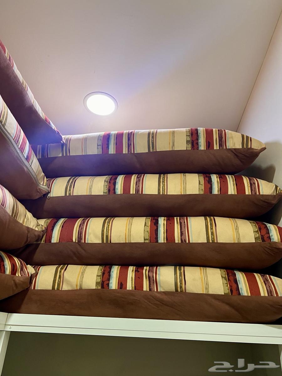 Backrests and cushions64490165489027110