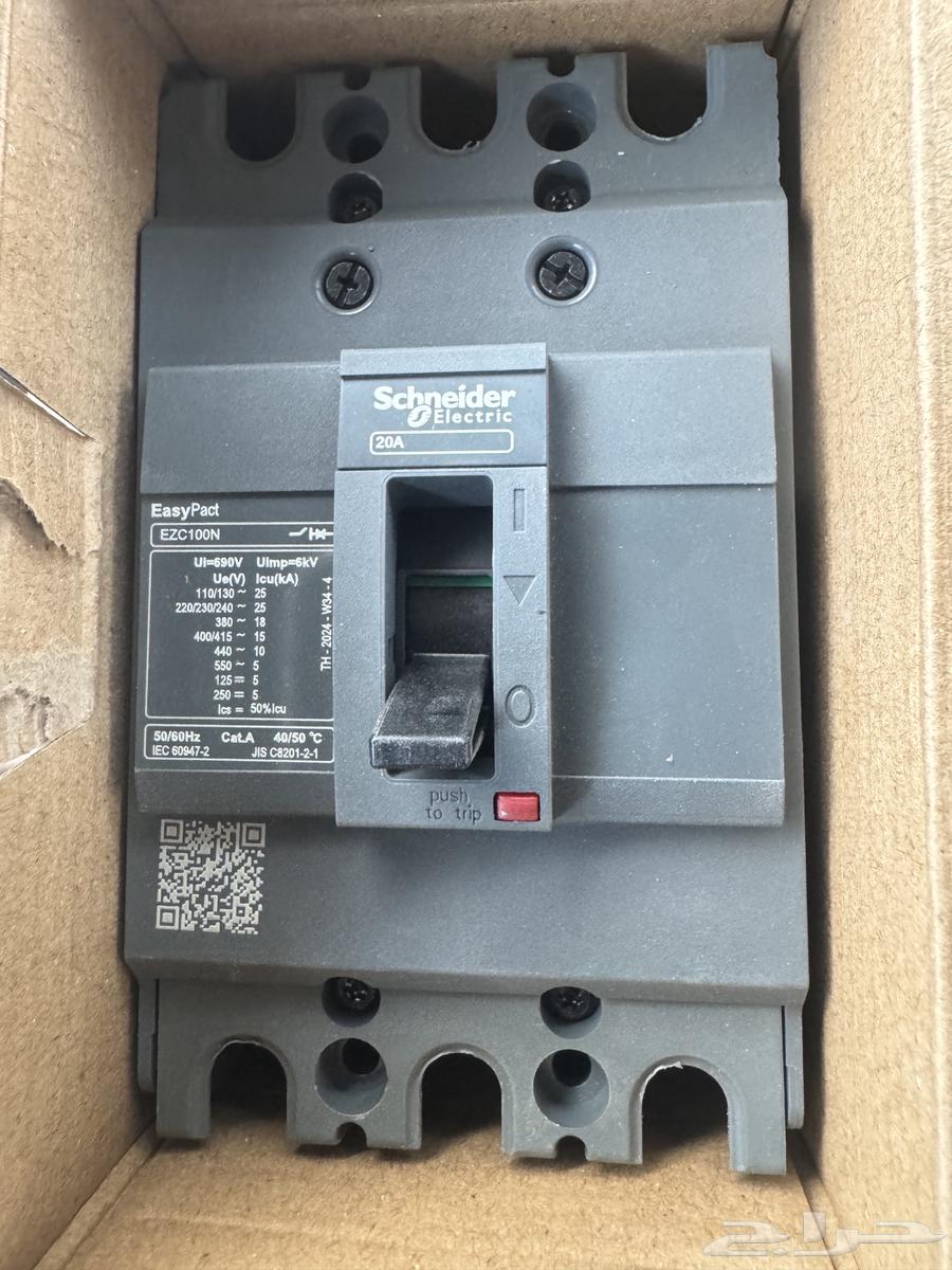 4 Schneider circuit breakers64488367173249113