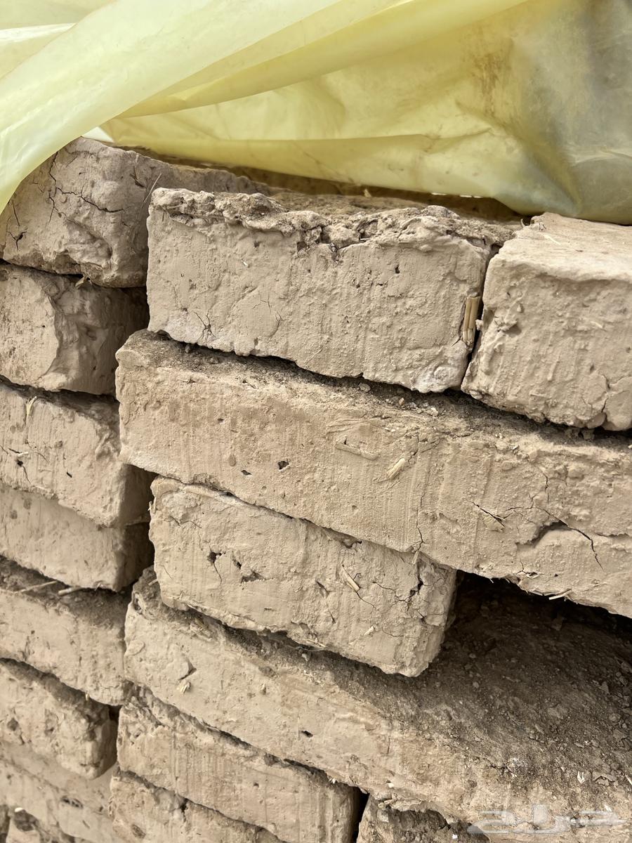 Clay bricks, mud blocks64494400468993112