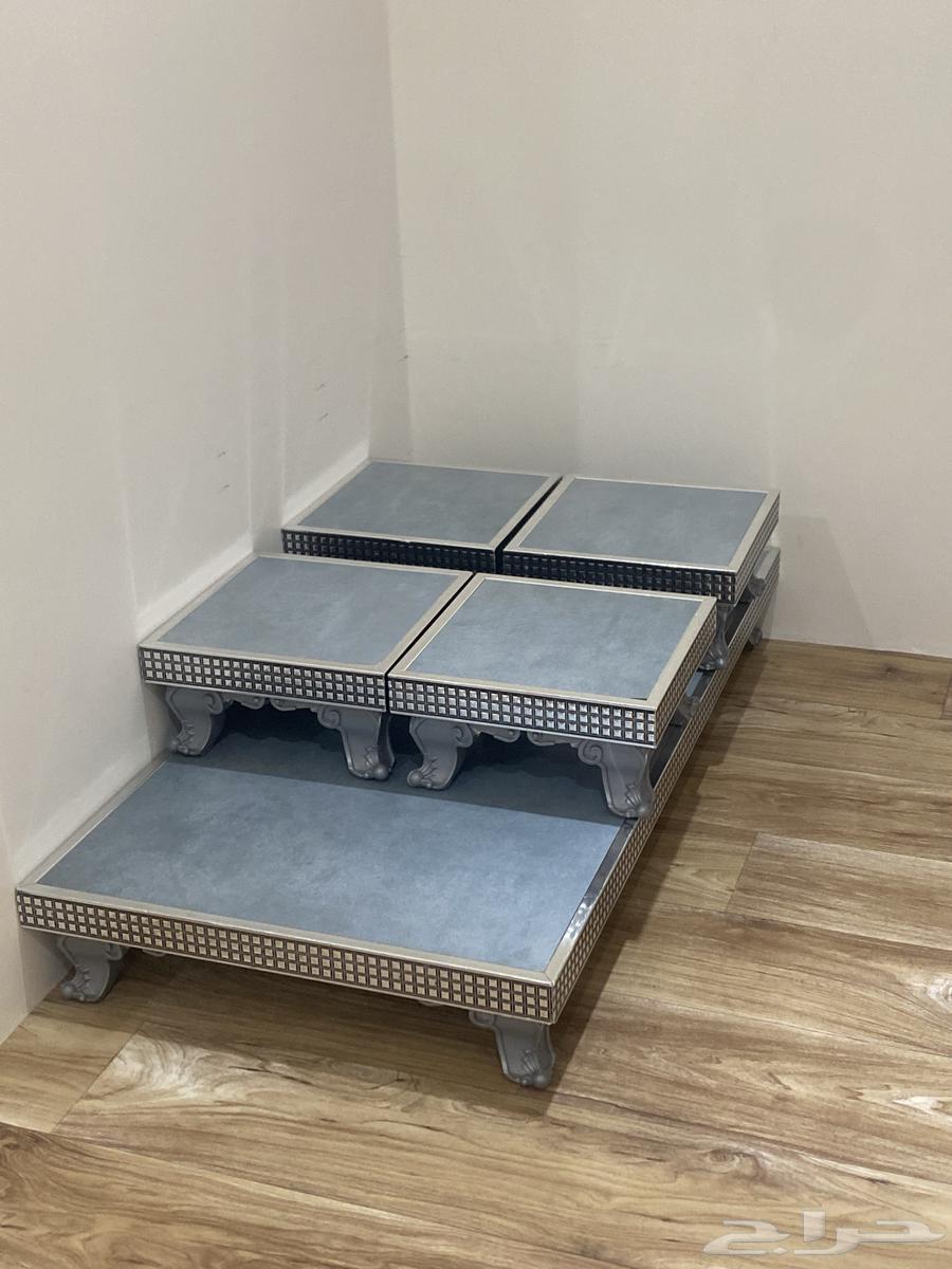 طاوله كبيره ومعها 4 طاولات خدمه64491660018947112