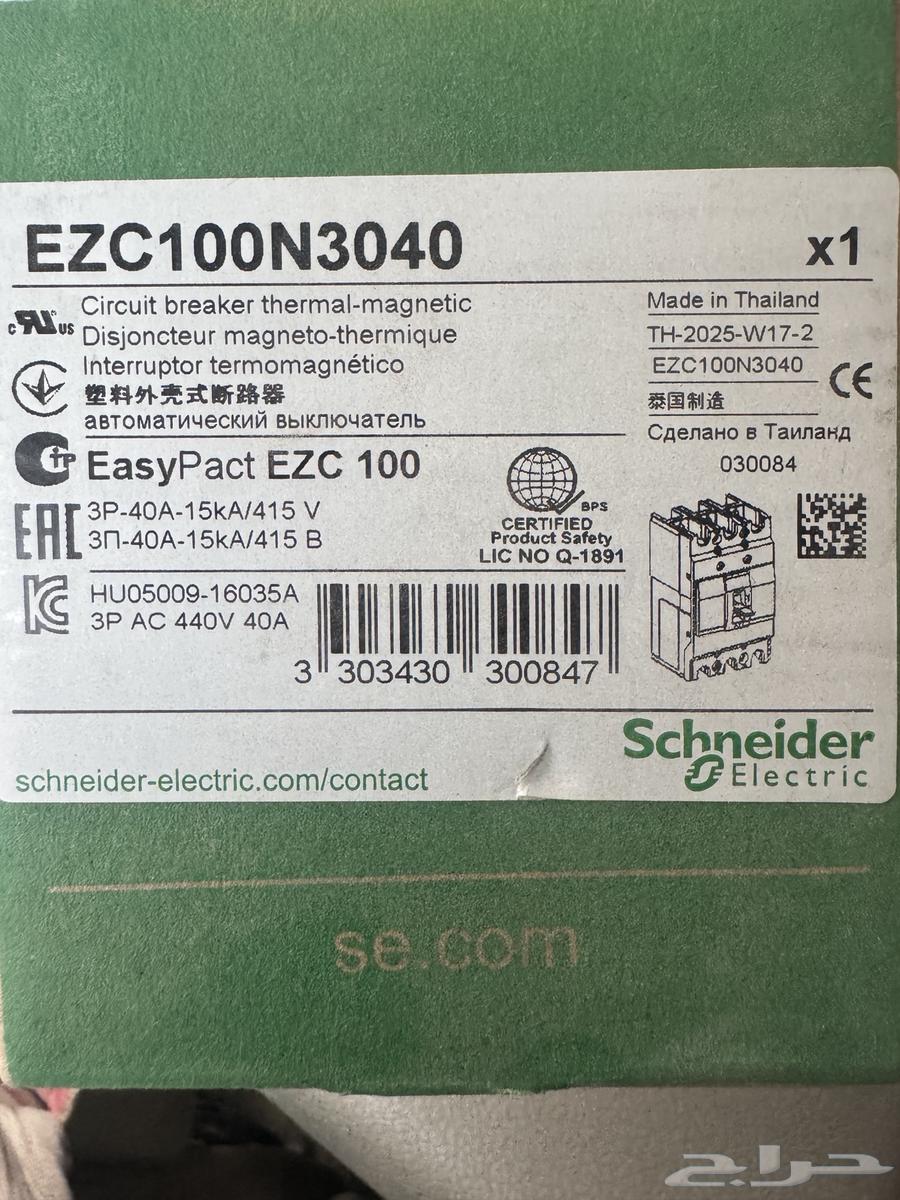4 Schneider circuit breakers64488367173249112