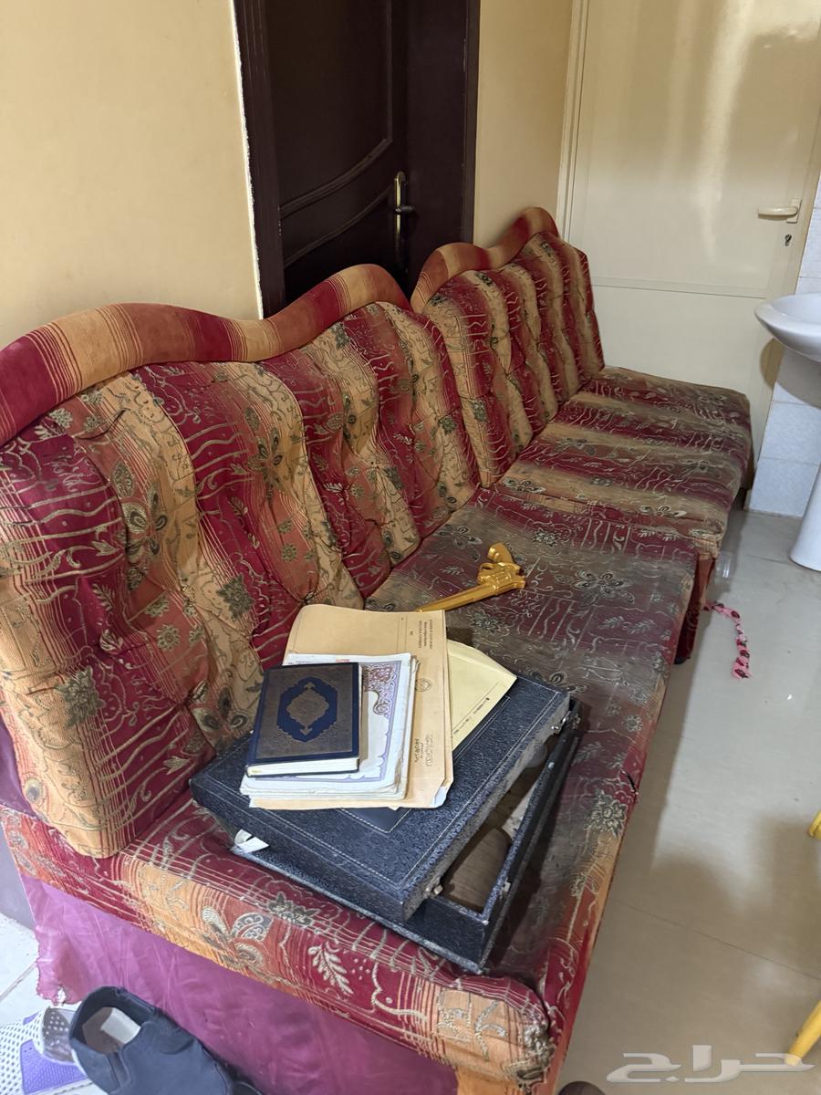 Table and sofas for sale64487332908674111