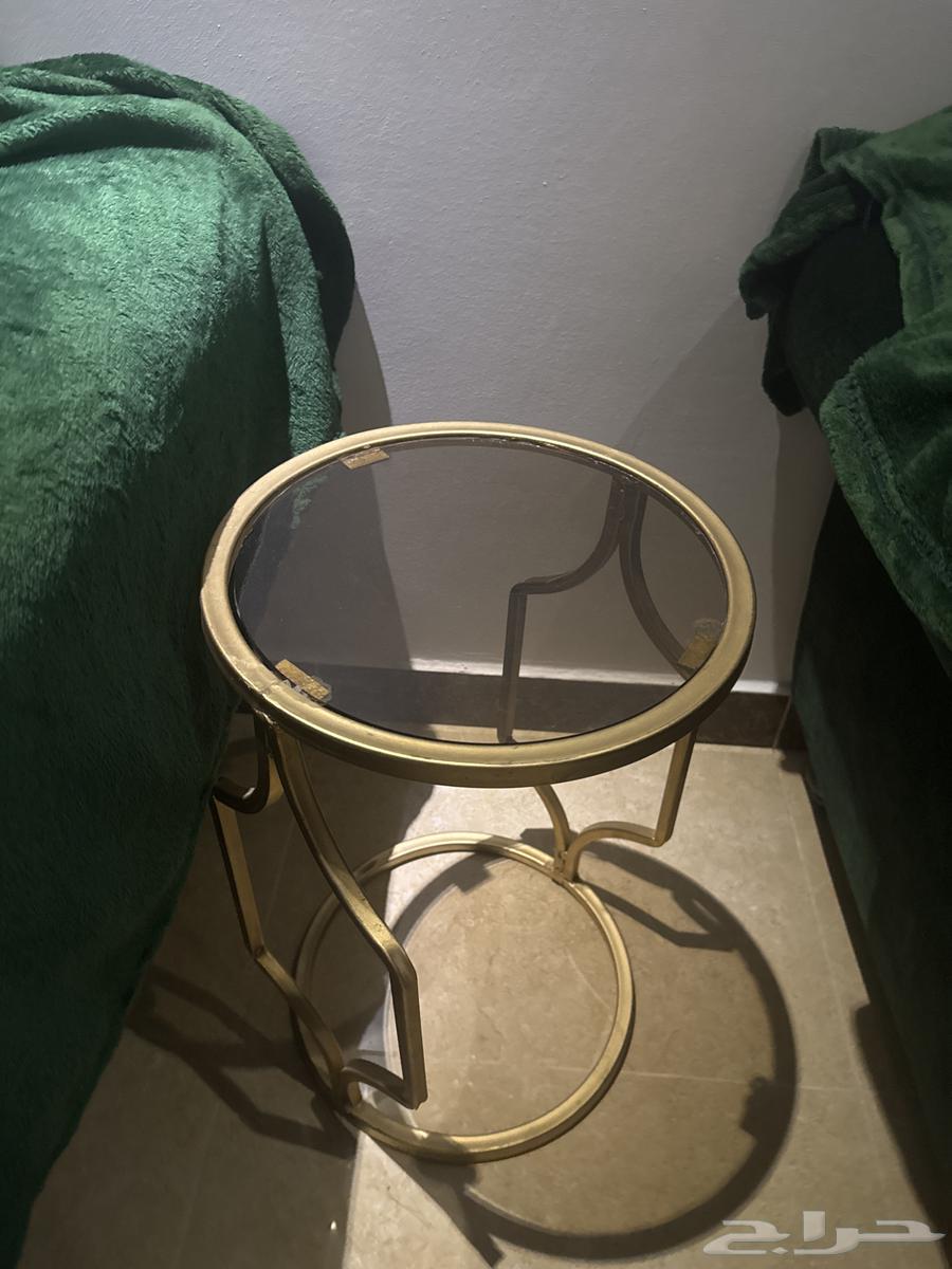 كنبتين للبيع وطاولات64492826747521114