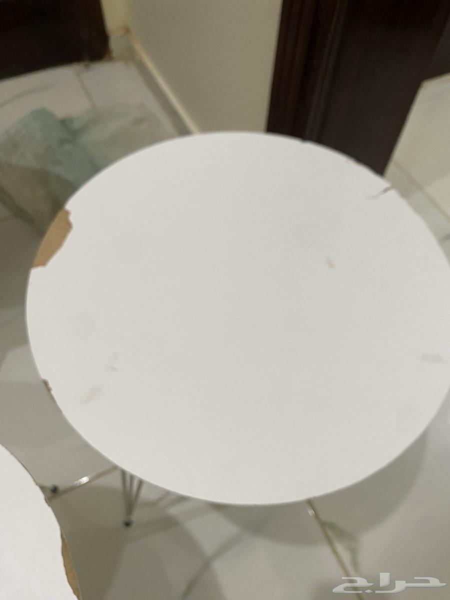 Leather sofa, guest tables64486329345411113