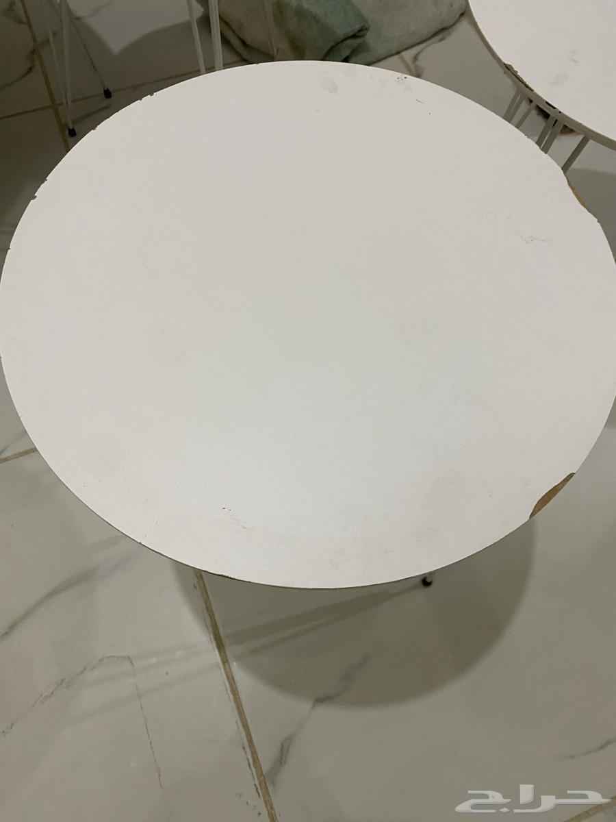 Leather sofa, guest tables64486329345411112