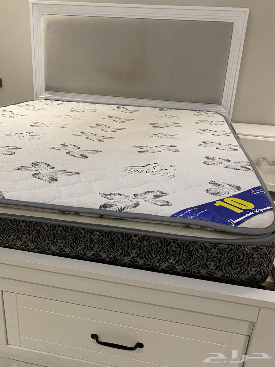 Semi-new bed with mattress, excellent condition, Mecca64485779019522110