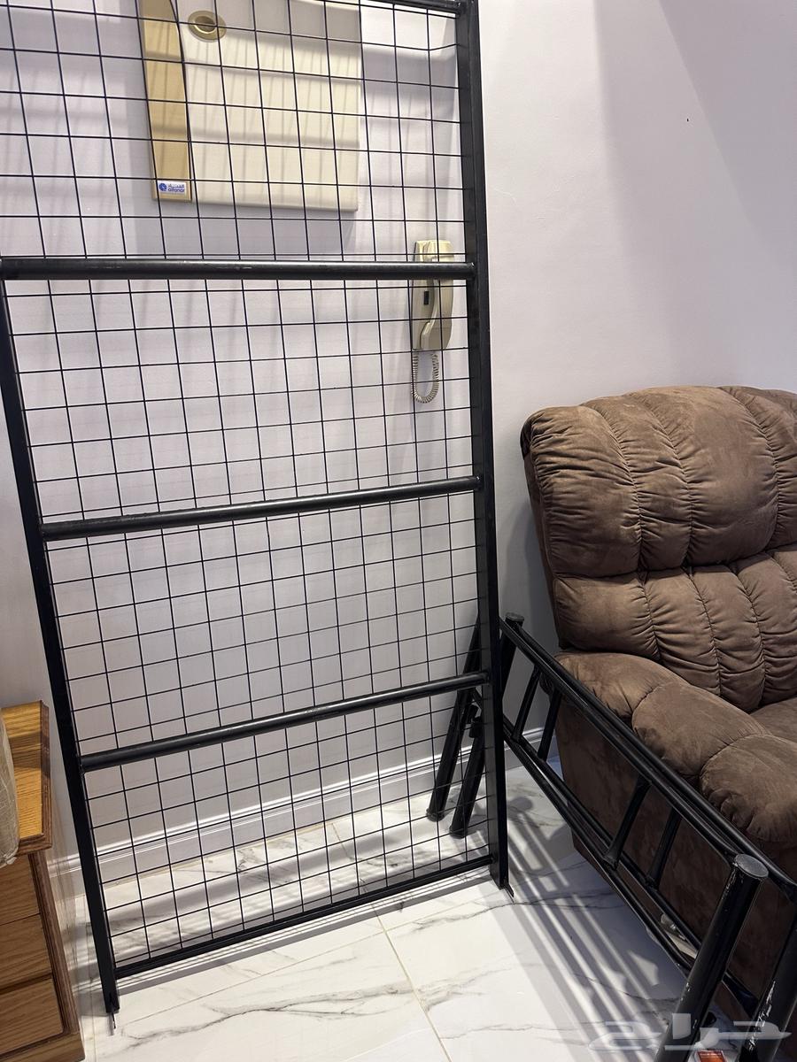 كنب نظيف وطاولة طعام بدولاب64488449547011110