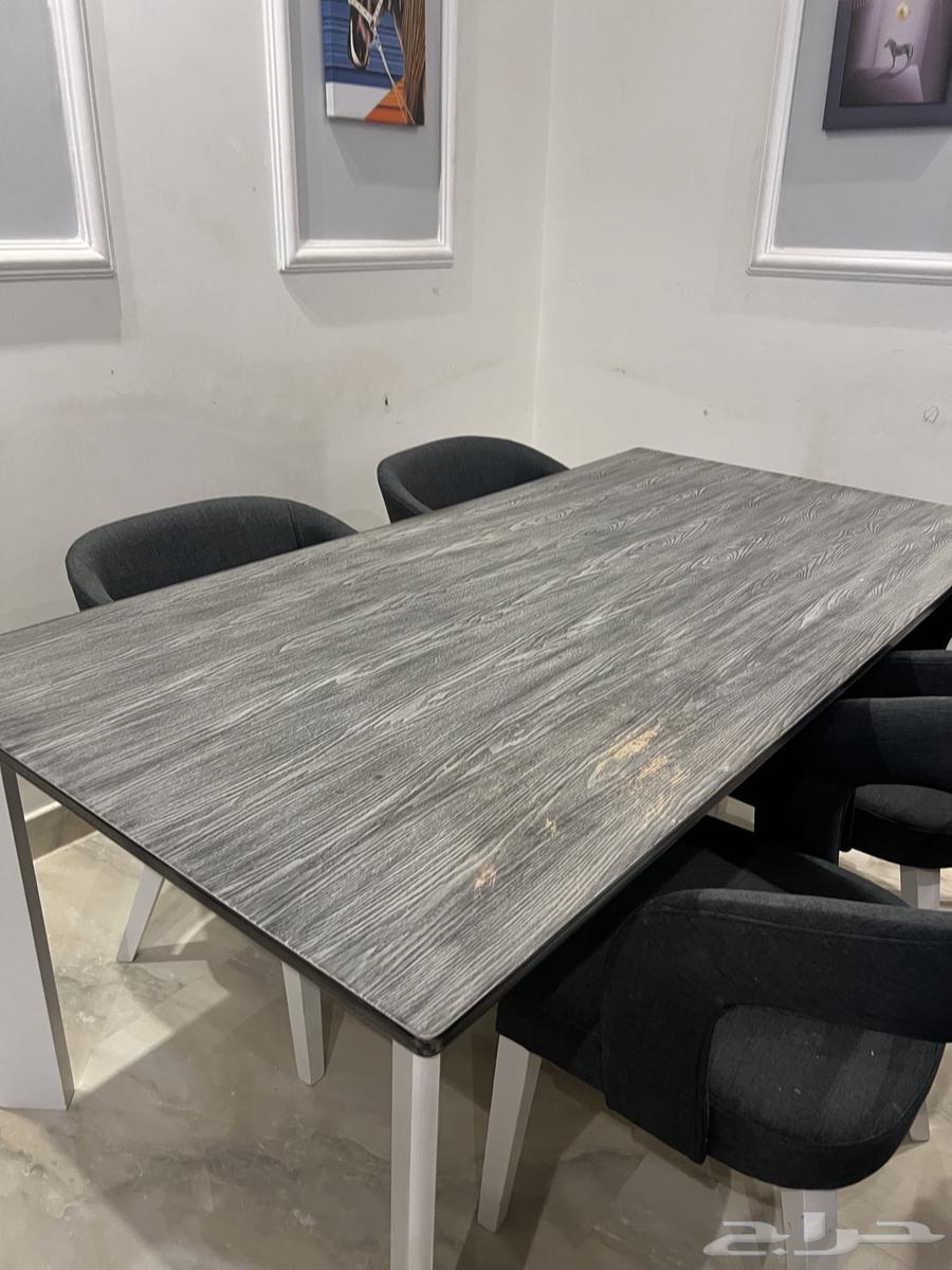 Used table and chairs64491946221699110