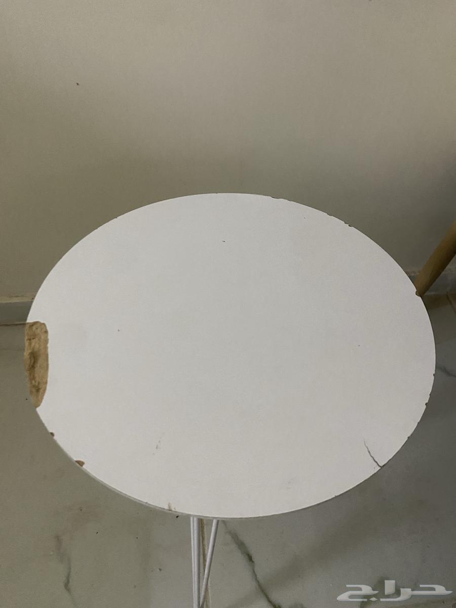 Leather sofa, guest tables64486329345411114