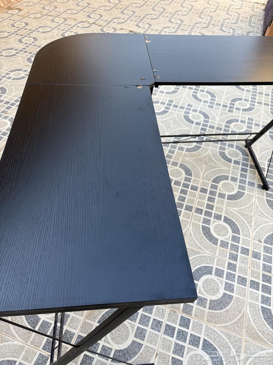 طاوله قيمنق اسود فيها خدوش بسيطه64491347245571111