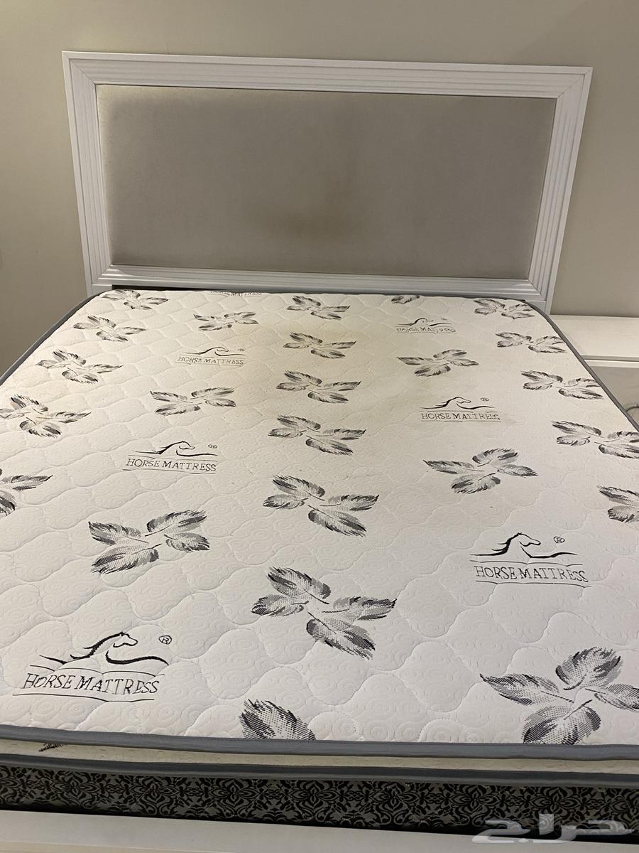 Semi-new bed with mattress, excellent condition, Mecca64485779019522111