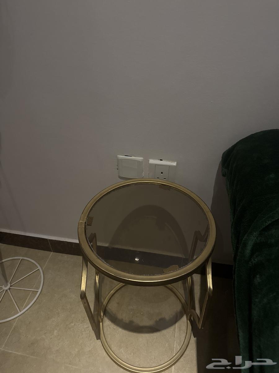 كنبتين للبيع وطاولات64492826747521113