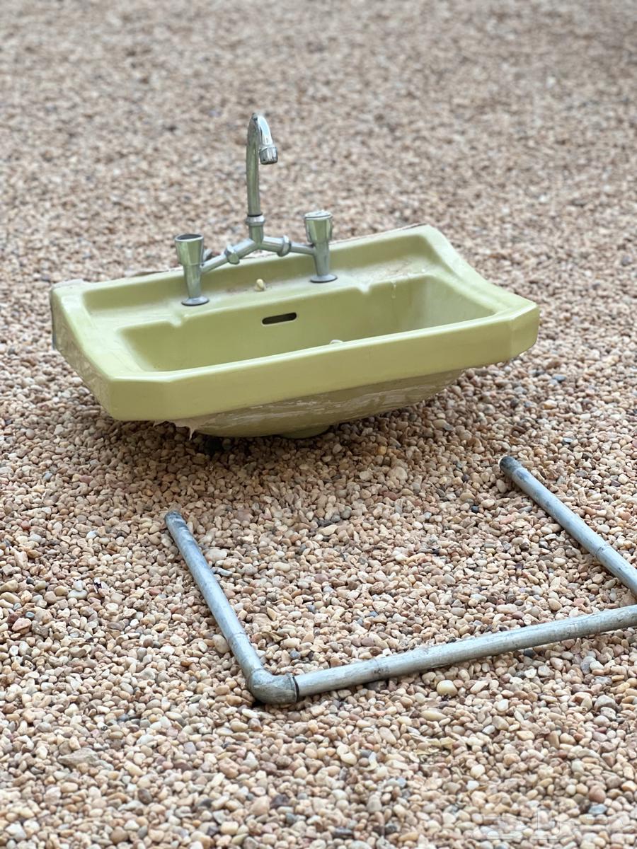 مغسله قديمه تراث نظيفه لون نادر ومميز بكامل اغراضها64492447463043114