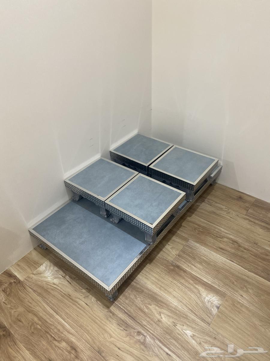 طاوله كبيره ومعها 4 طاولات خدمه64491660018947110