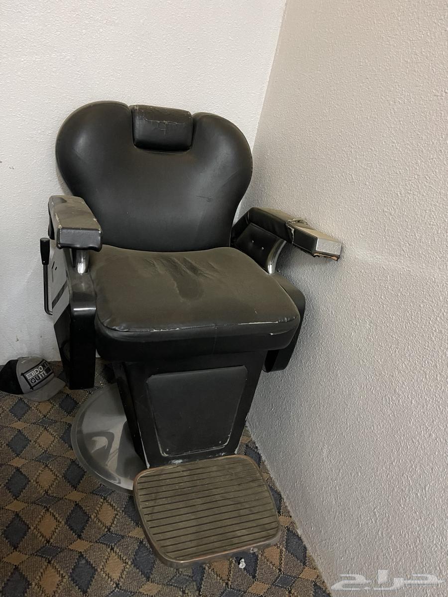 Clean used chair with working armrest64490028162178112