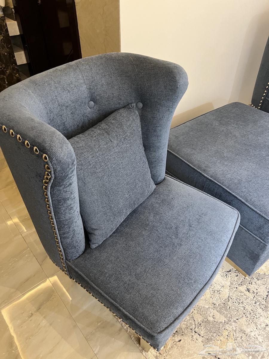 Used table and chairs64491946221699112