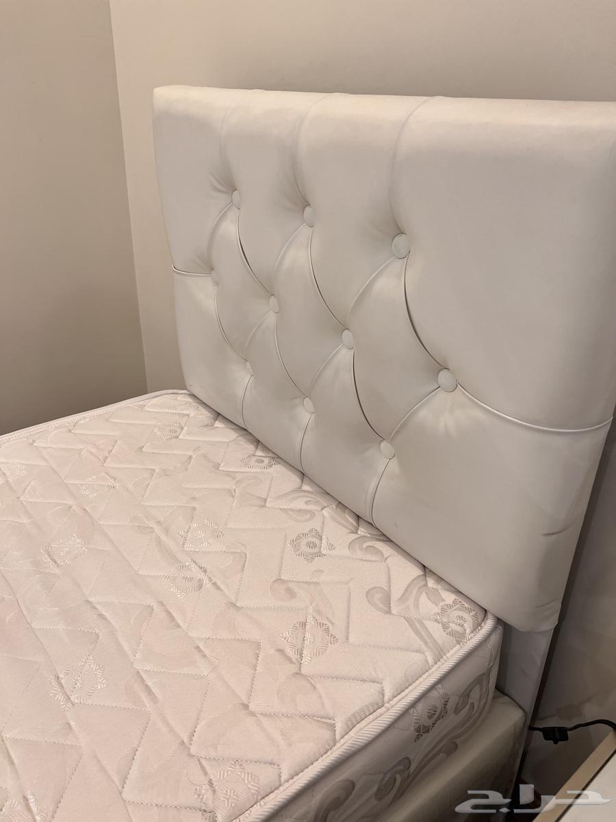 2 سرير نفر ابيض بدون مرتبة مقاس 90x180 استخدام نظيف64494455226371111