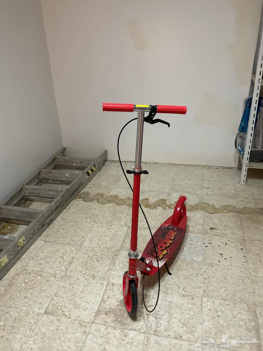 Red scooter, brand new and fast64489503037058112