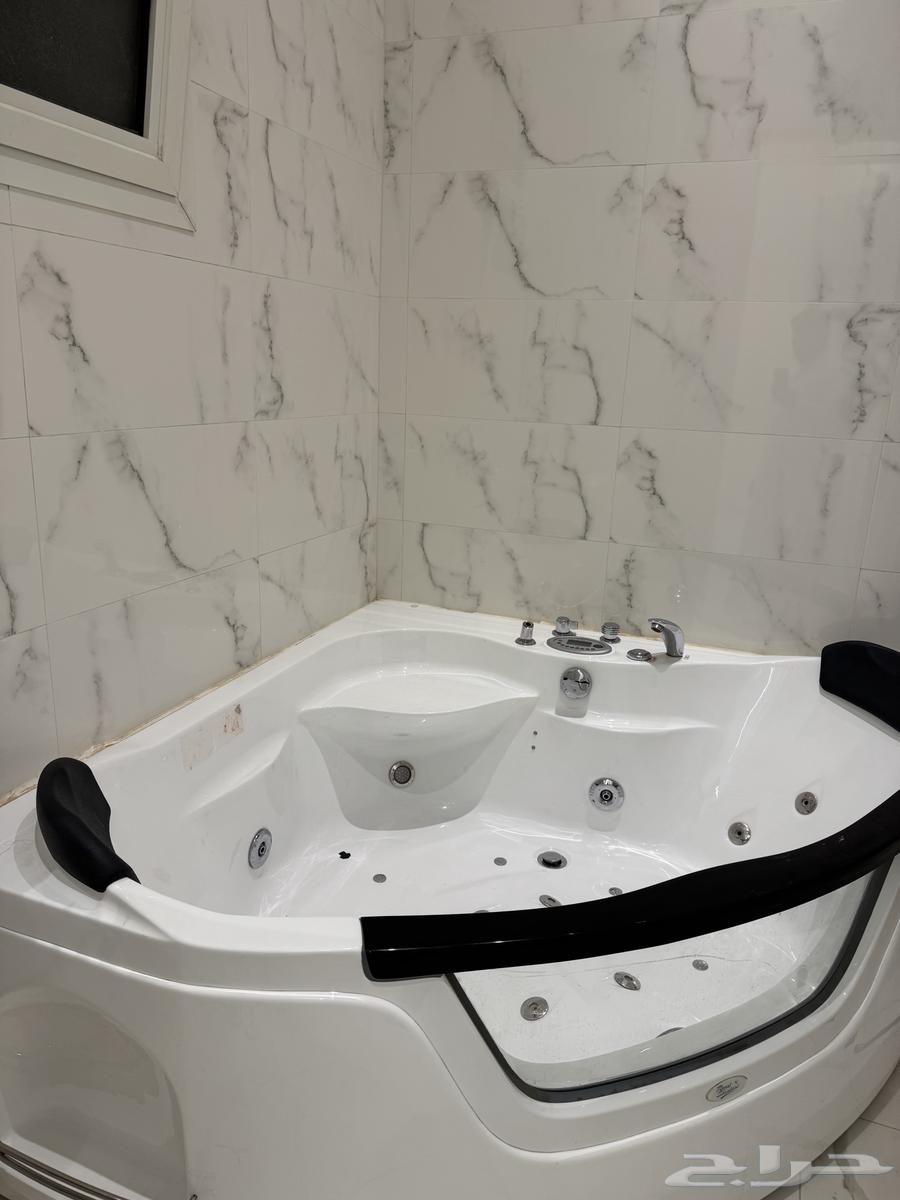 Clean used jacuzzi64494771464833110