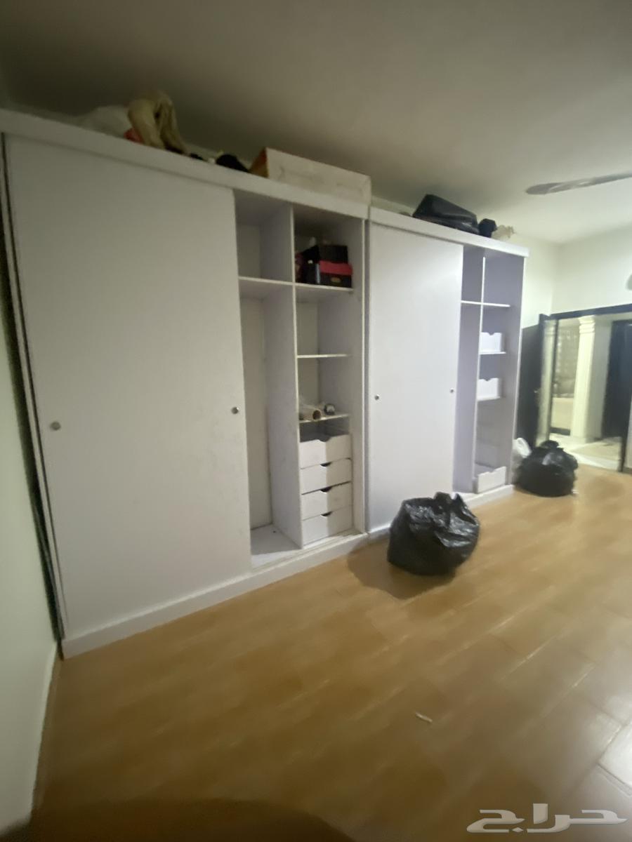 Two sofas and a cabinet, Gulf site, two sets of sofas and the cabinet is separate64492758657281111