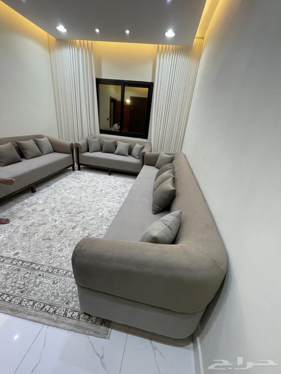 Couch in detail64492434264194112