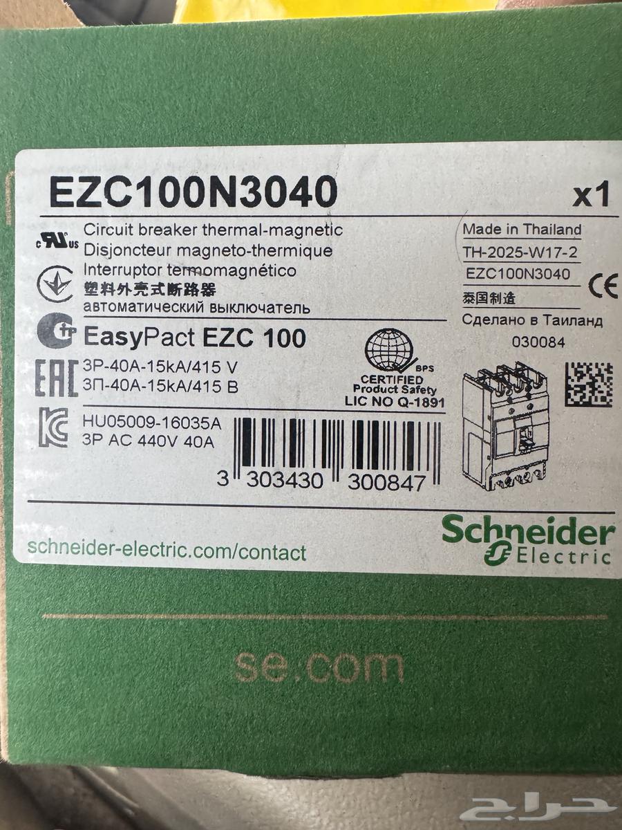 4 Schneider circuit breakers64488367173249114