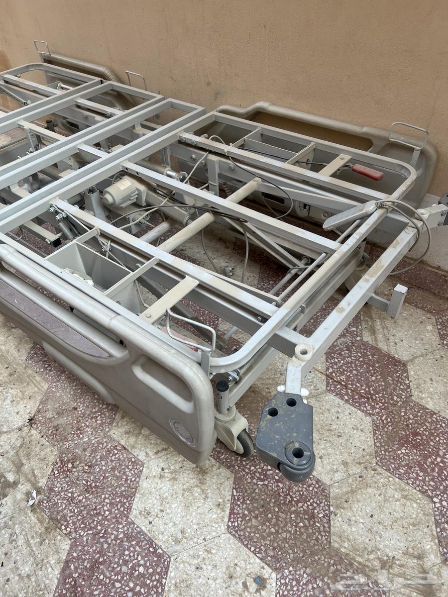 سرير كهربائي مع كامل ملحقاته للبيع64492380109315111